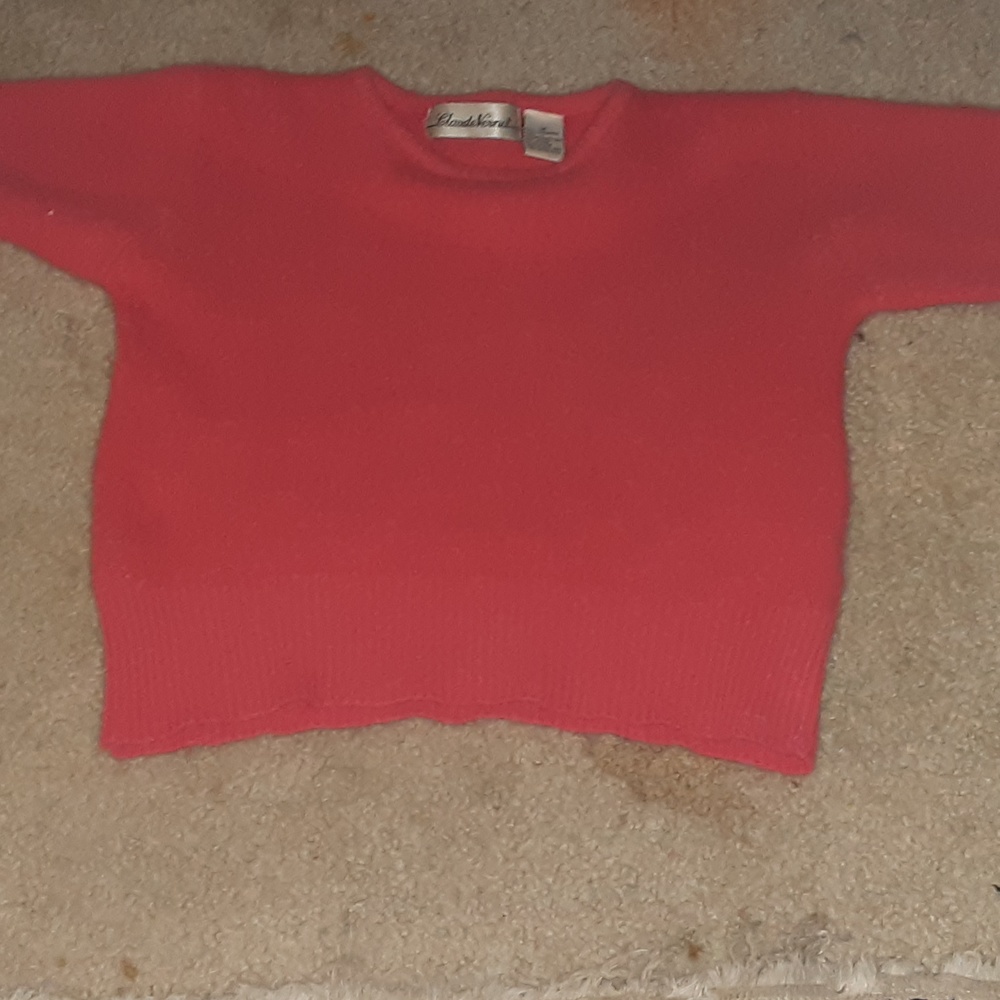 Claude Vernet vintage short sleeve salmon colored top. Size M.